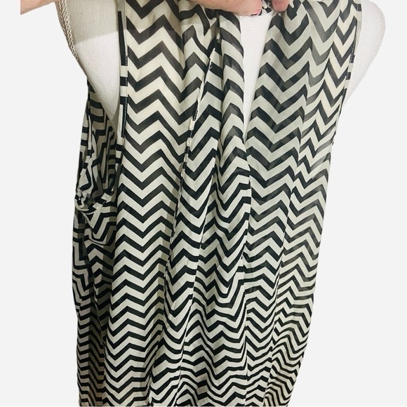 Umgee Black and Cream Chevron Print Tank Tunic - Picture 2 of 9